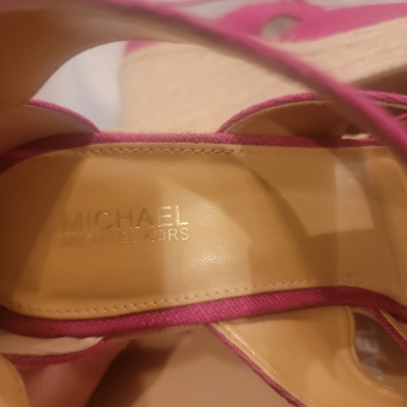 New Michael Kors  fuschia heel sandal size 8m - Picture 3 of 4